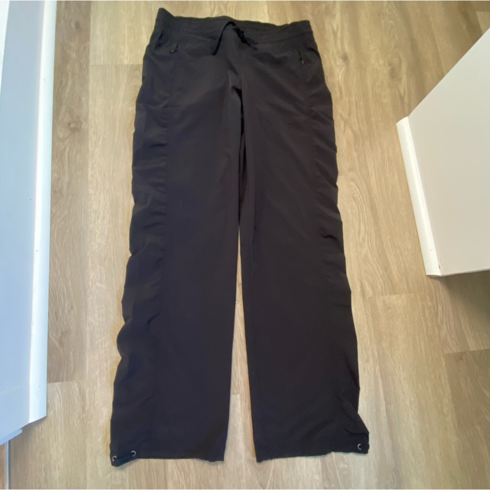 Athleta Black Pants size Medium Tall.
